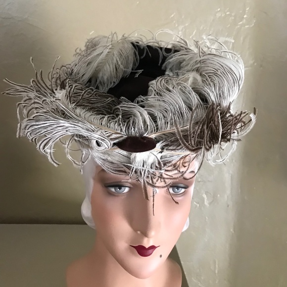 SHOWSTOPPER 1930s BROWN FELT TILT HAT WITH BROWN TIPPED WHITE OSTRICH FEATHERS main image 9